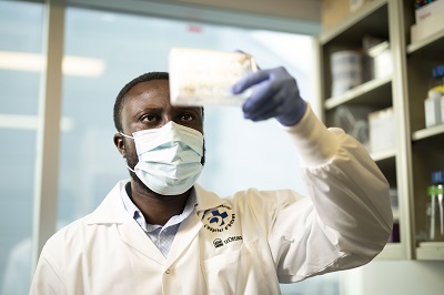 Dr. Meshach Asare-Werehene in a lab at The Ottawa Hospital